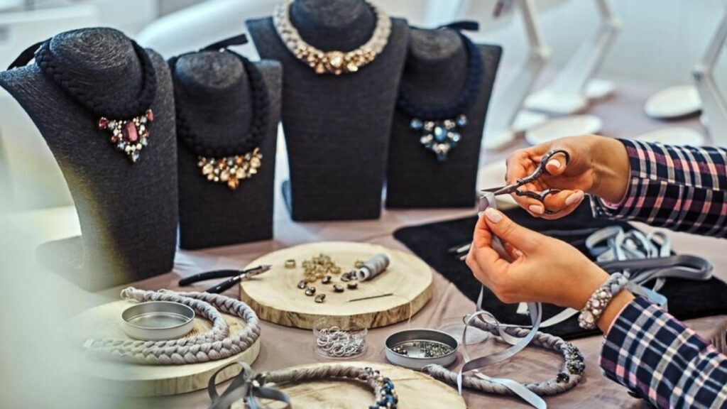 Trendy Online Jewelry: How to Rock the Latest Styles with Confidence